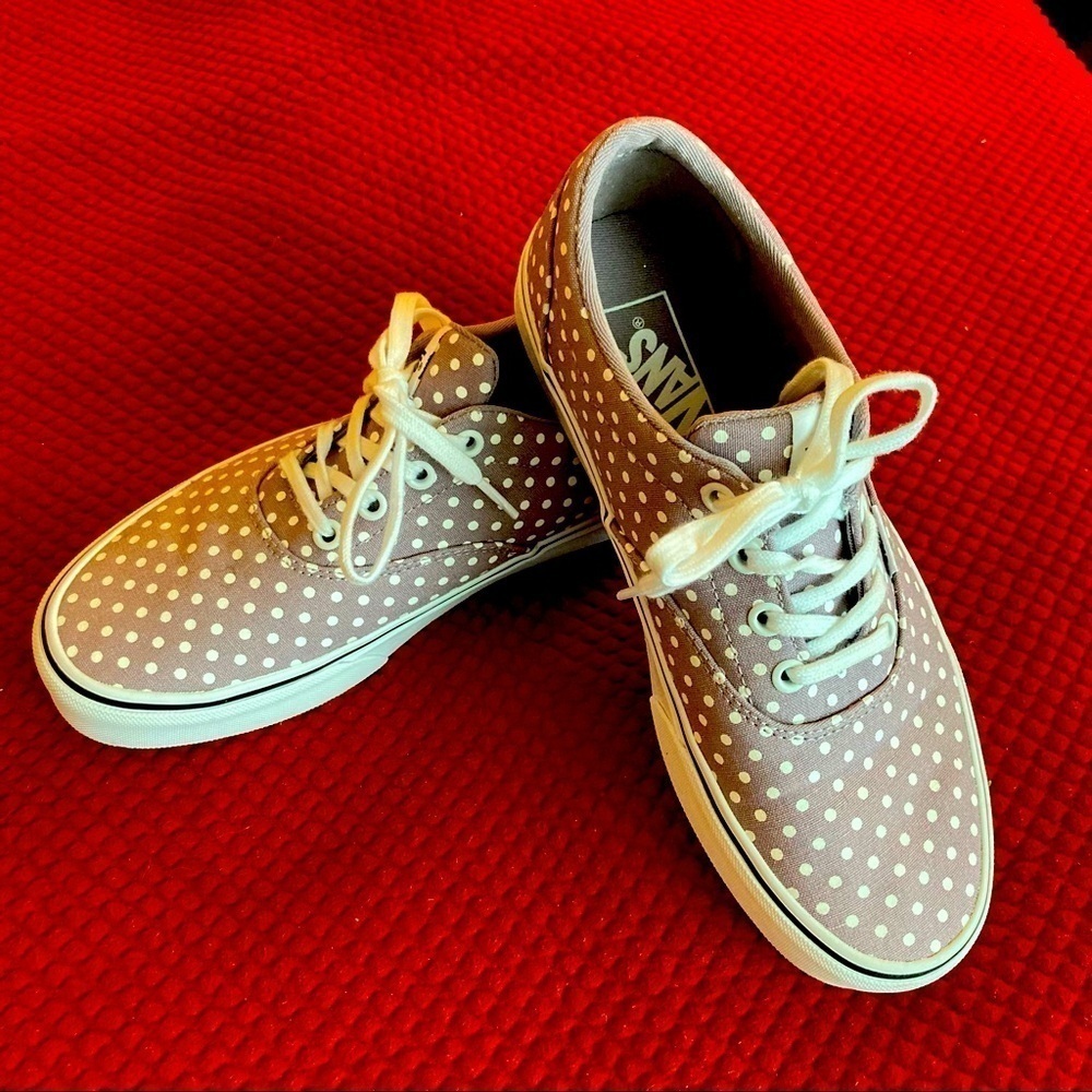 VANS OFF THE WALL Sz 8 W or 5.5 M Lilac White Polka Dot Lace up Sneakers
